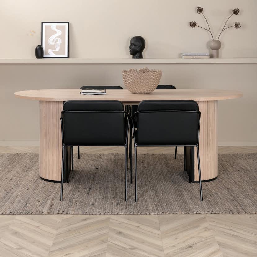 Matgrupp Venture Home med Ovalt Bianca Matbord och 4 Tjärö Matstolar