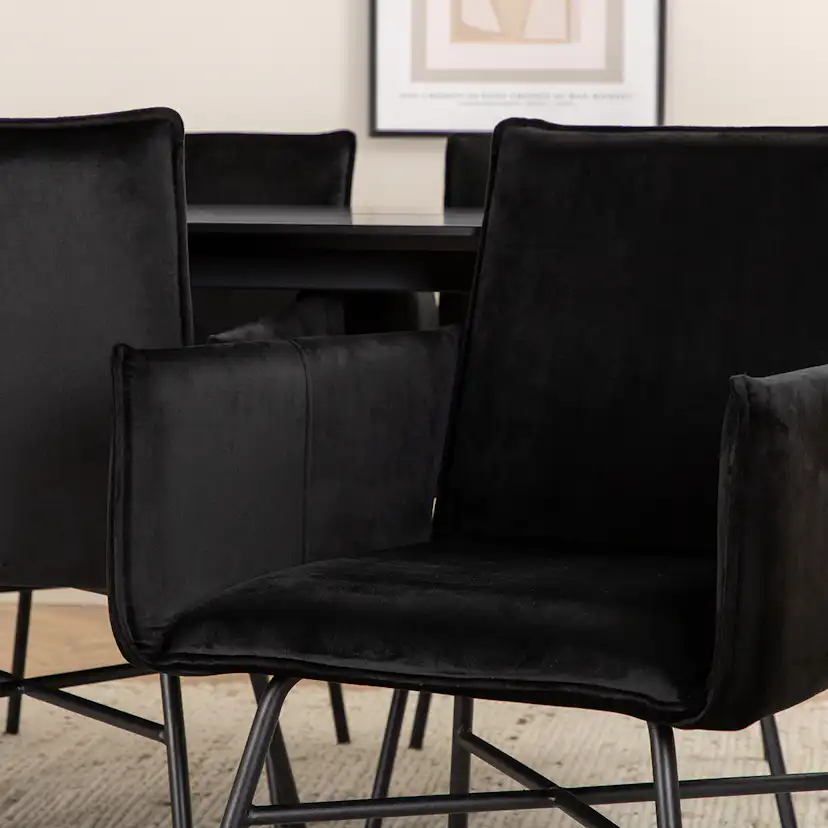 Matgrupp Venture Home Paris matbord och Annika matstol