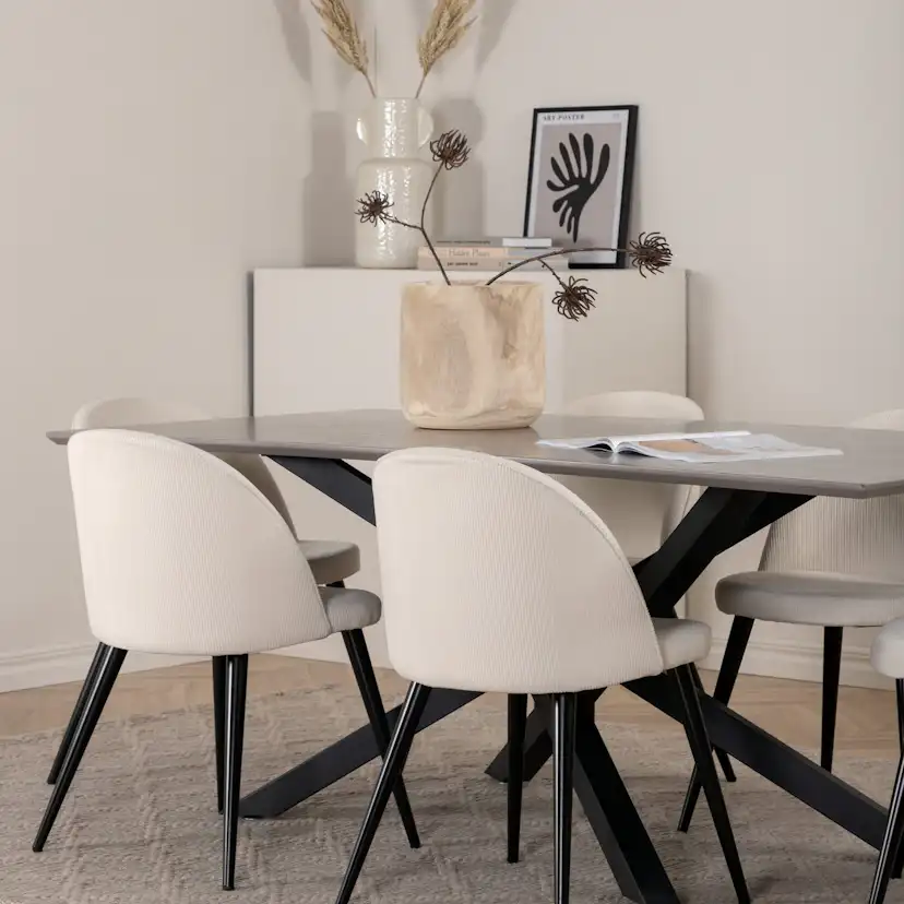 Matgrupp Venture Home med Piata Matbord och 6 Valentina Matstolar