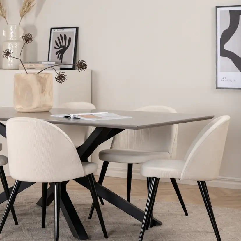 Matgrupp Venture Home med Piata Matbord och 6 Valentina Matstolar