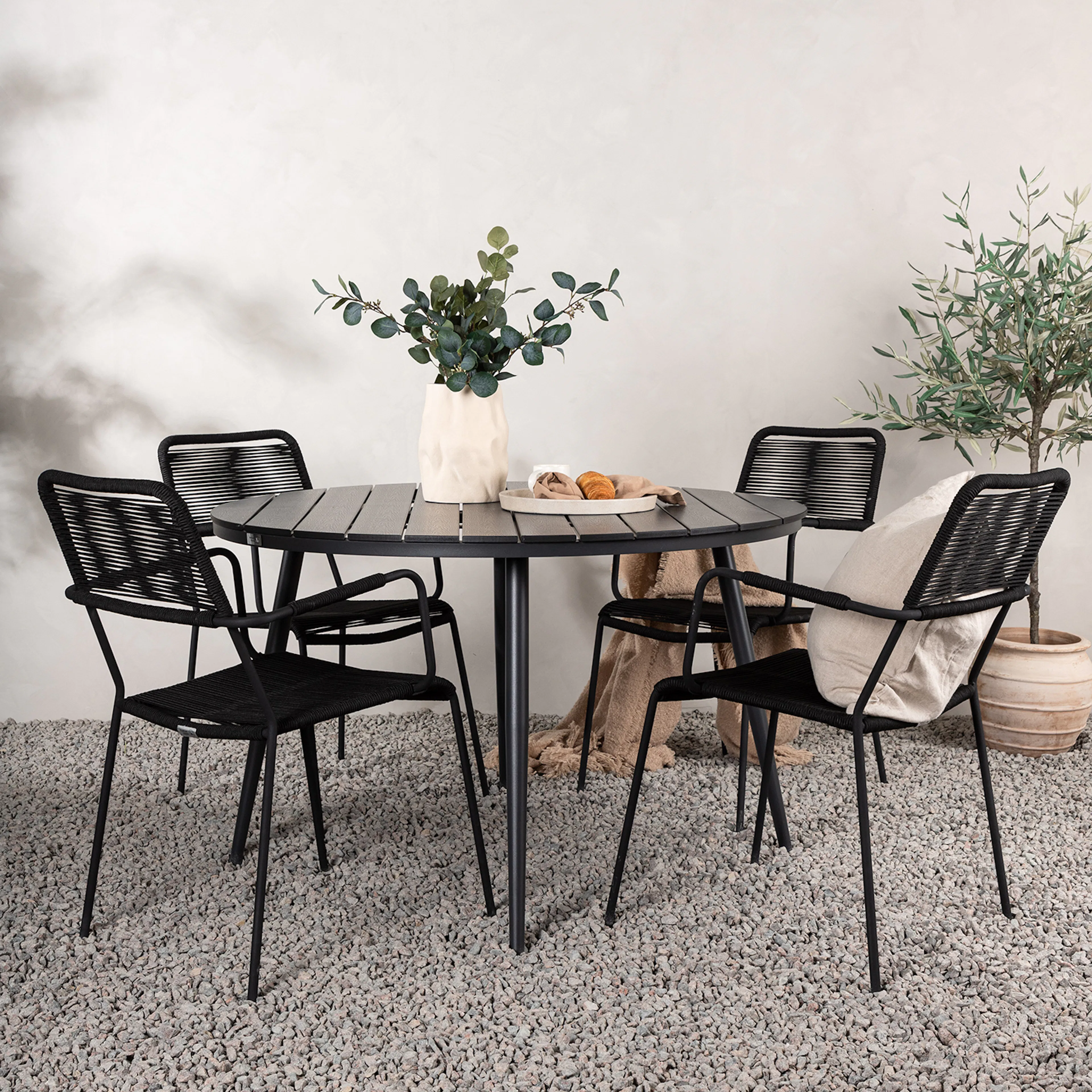 Matgrupp Utomhus Venture Home Break Ø120 med 4 Lindos KarmTrädgårdsstolar