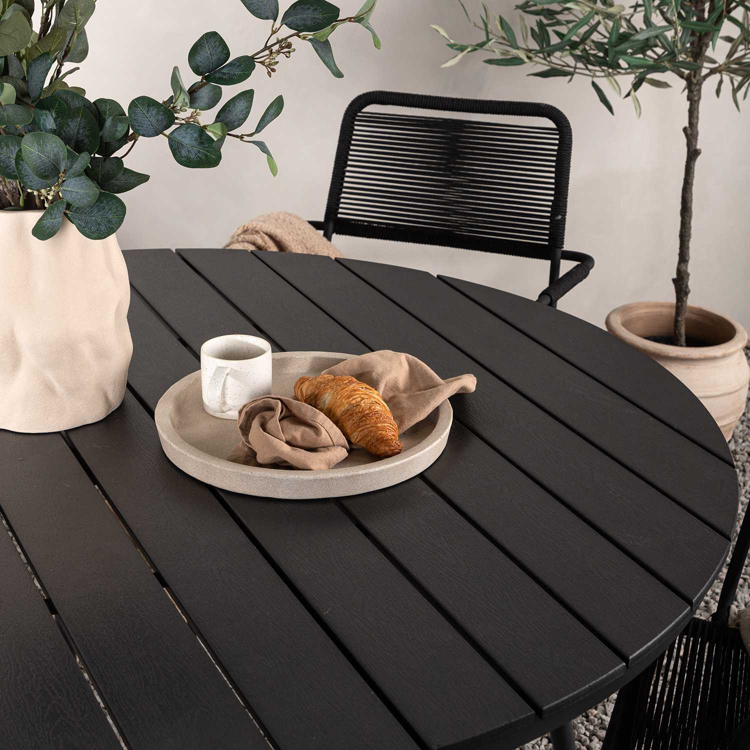 Matgrupp Utomhus Venture Home Break Ø120 med 4 Lindos KarmTrädgårdsstolar