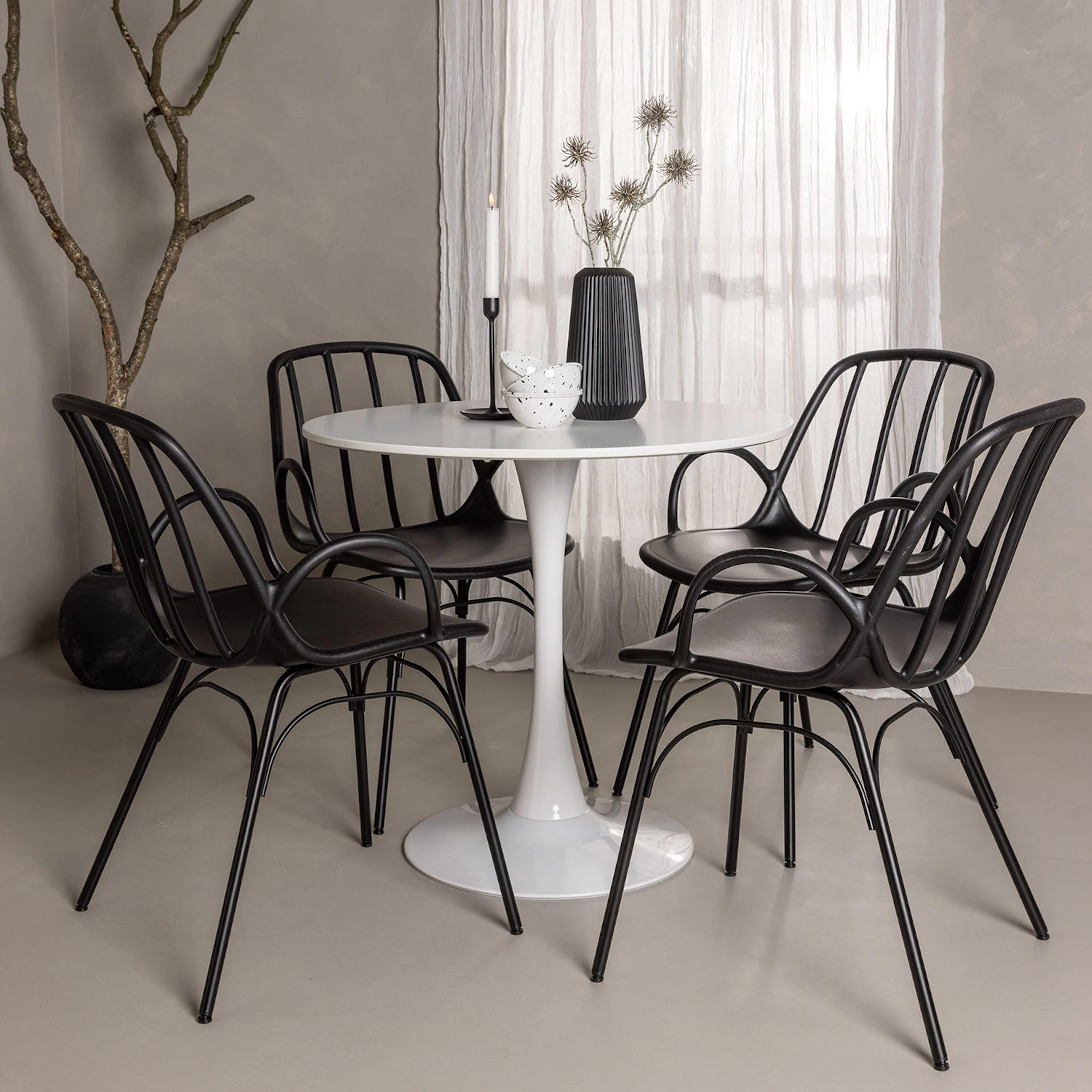 Matgrupp Venture Home Hamden Ø80 cm med 4 Dyrön stolar