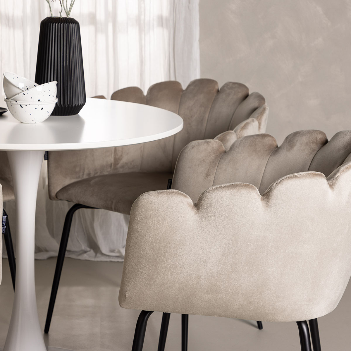 Matgrupp Venture Home Hamden Ø80 cm med 4 Limhamn stolar