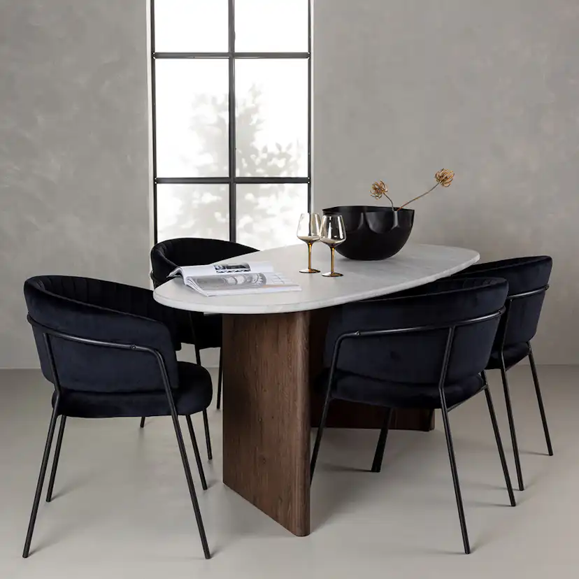 Matgrupp Venture Home Grönvik med 4 Selma Stolar