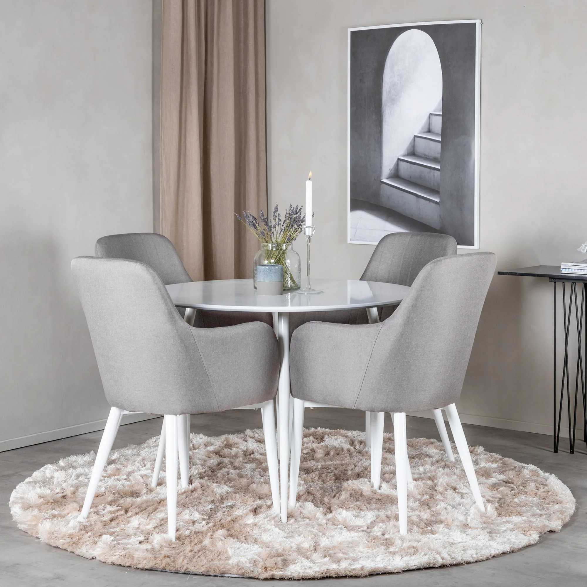 Matgrupp Venture Home Plaza Runt Matbord Ø100 cm & 4 Comfort Stolar