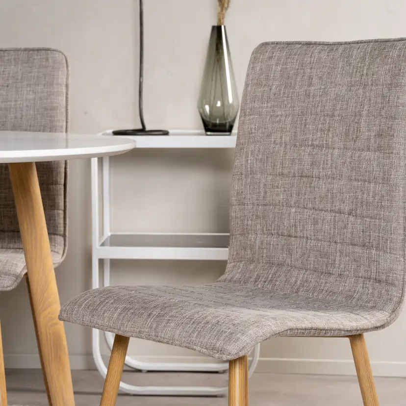 Matgrupp Venture Home Plaza med 4st Windu Stolar