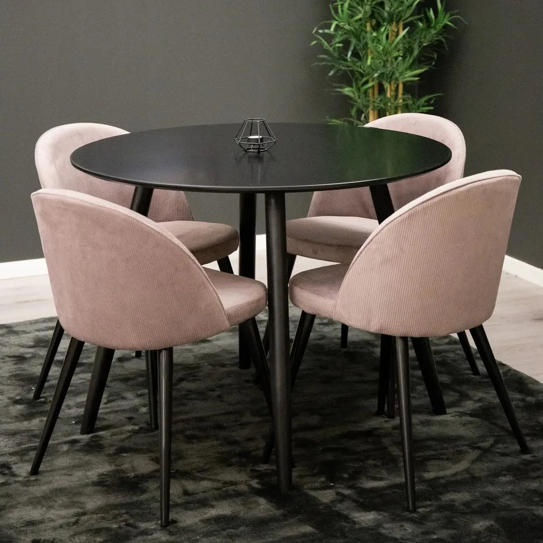 Matgrupp Venture Home Plaza med 4st Velvet Stolar