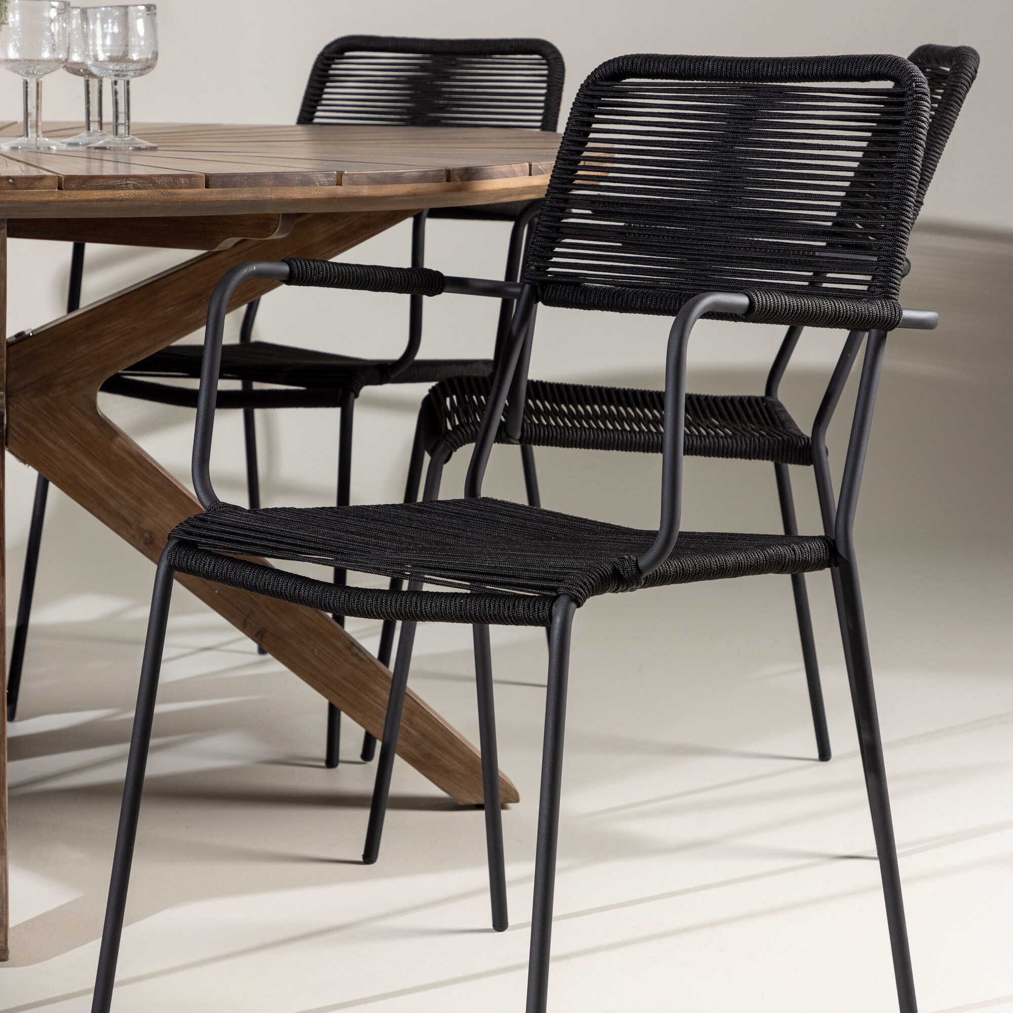 Trädgårdsgrupp Venture Home Rosario med 6 Lindos Karmstolar