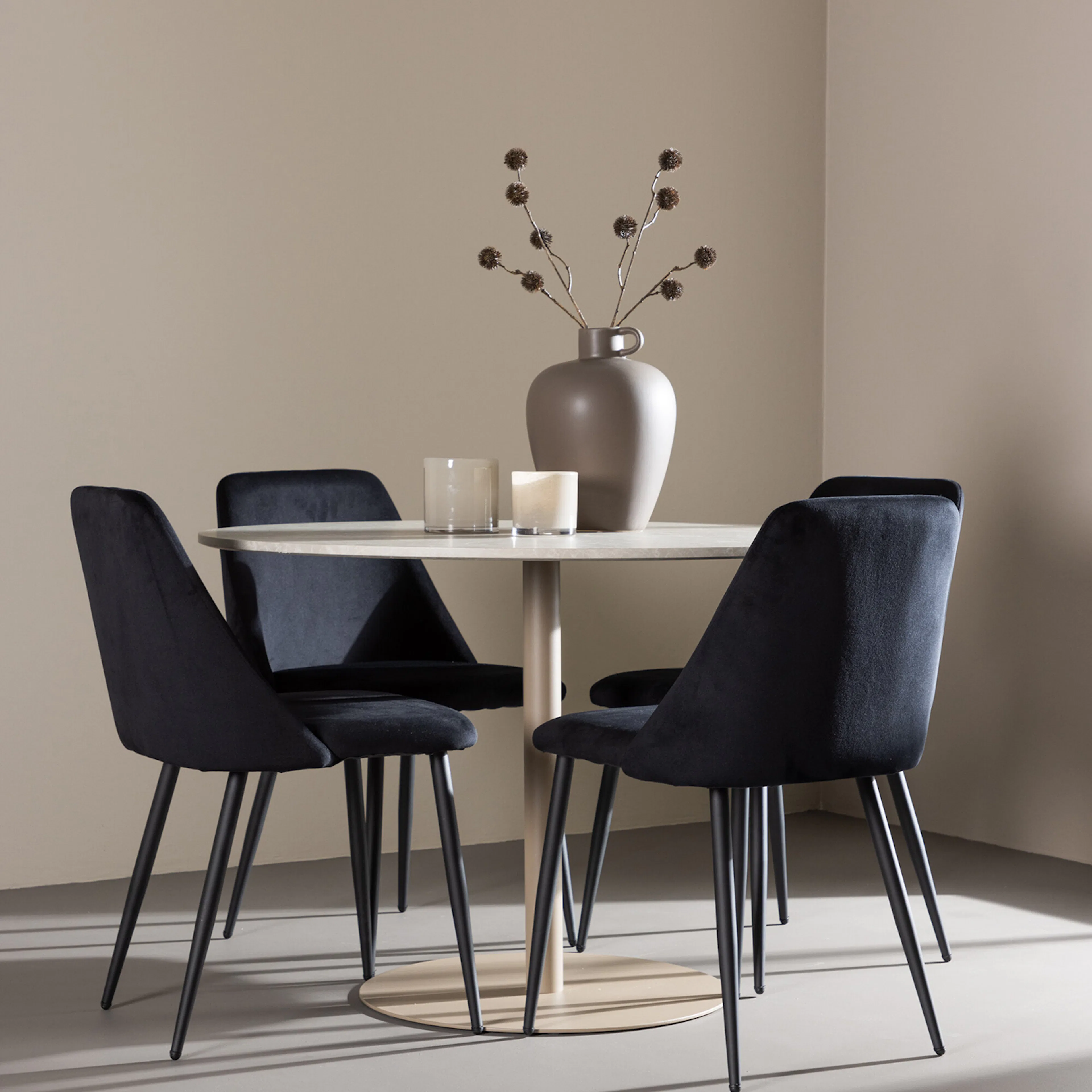 Matgrupp Venture Home Lycke Ø110 med 4 st Night Stolar