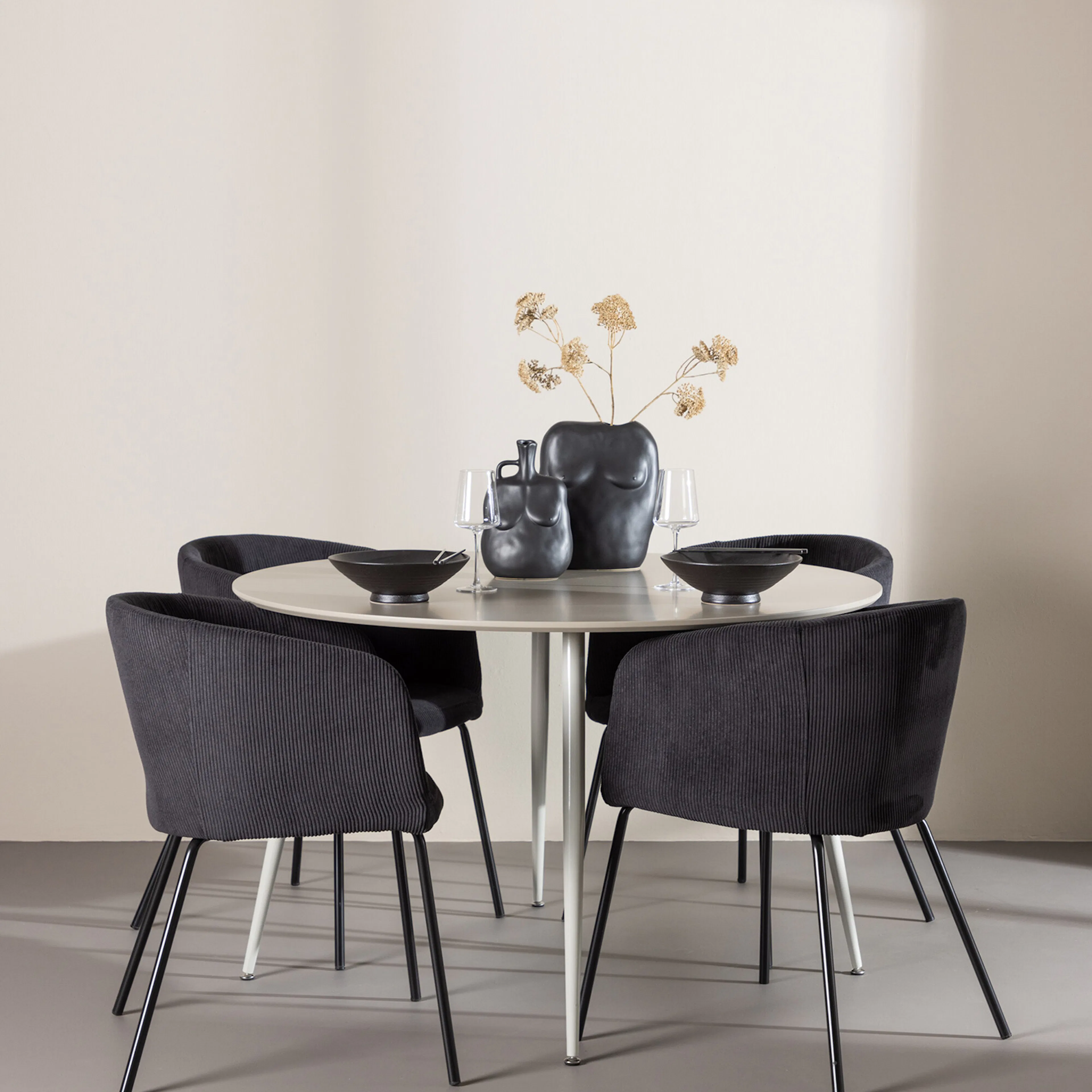 Matgrupp Venture Home Plaza Ø120 med 4 st Berit Stolar