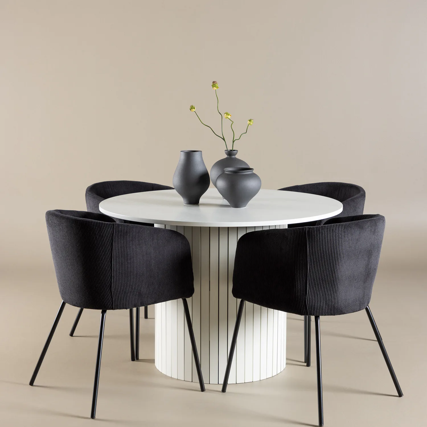 Matgrupp Venture Home Härön Ø110 med 4 st Berit Stolar