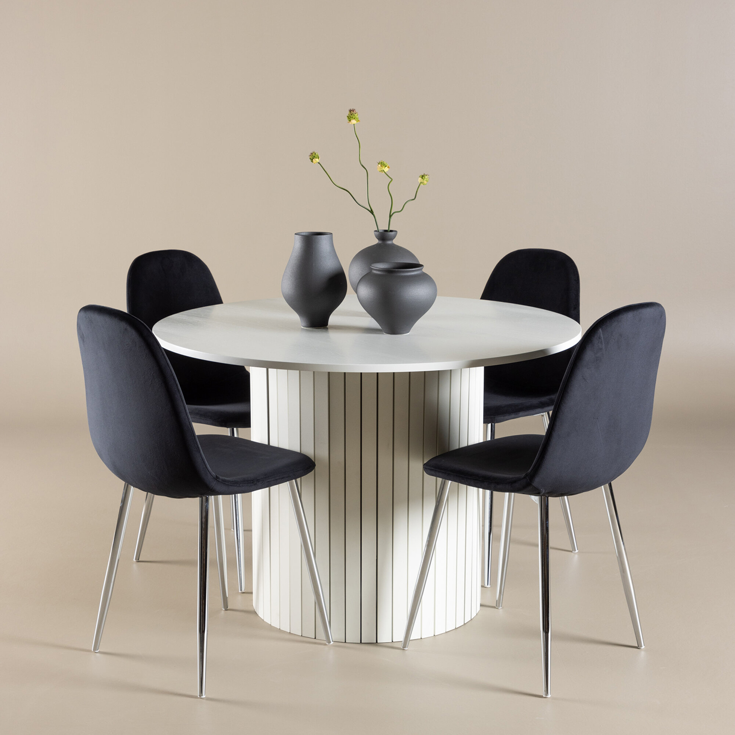 Matgrupp Venture Home Härön Ø110 med 4 st Polar Stolar Sammet