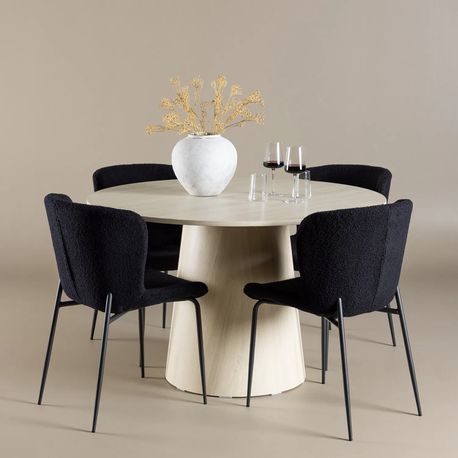 Matgrupp Venture Home Lanzo Ø120 med 4 st Modesto Stolar