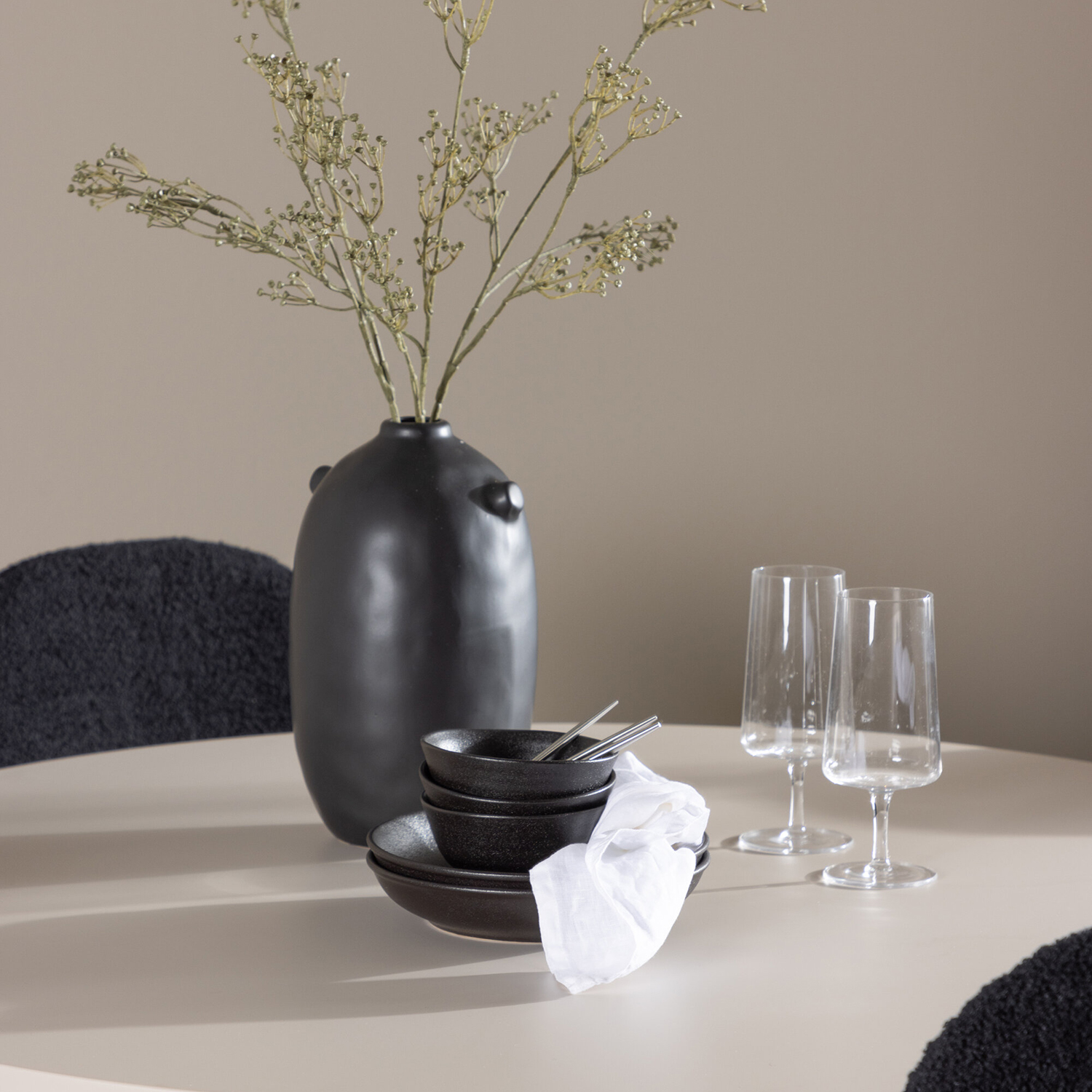 Matgrupp Venture Home Olivia Ø110 med 4 st Polar Stolar Teddy