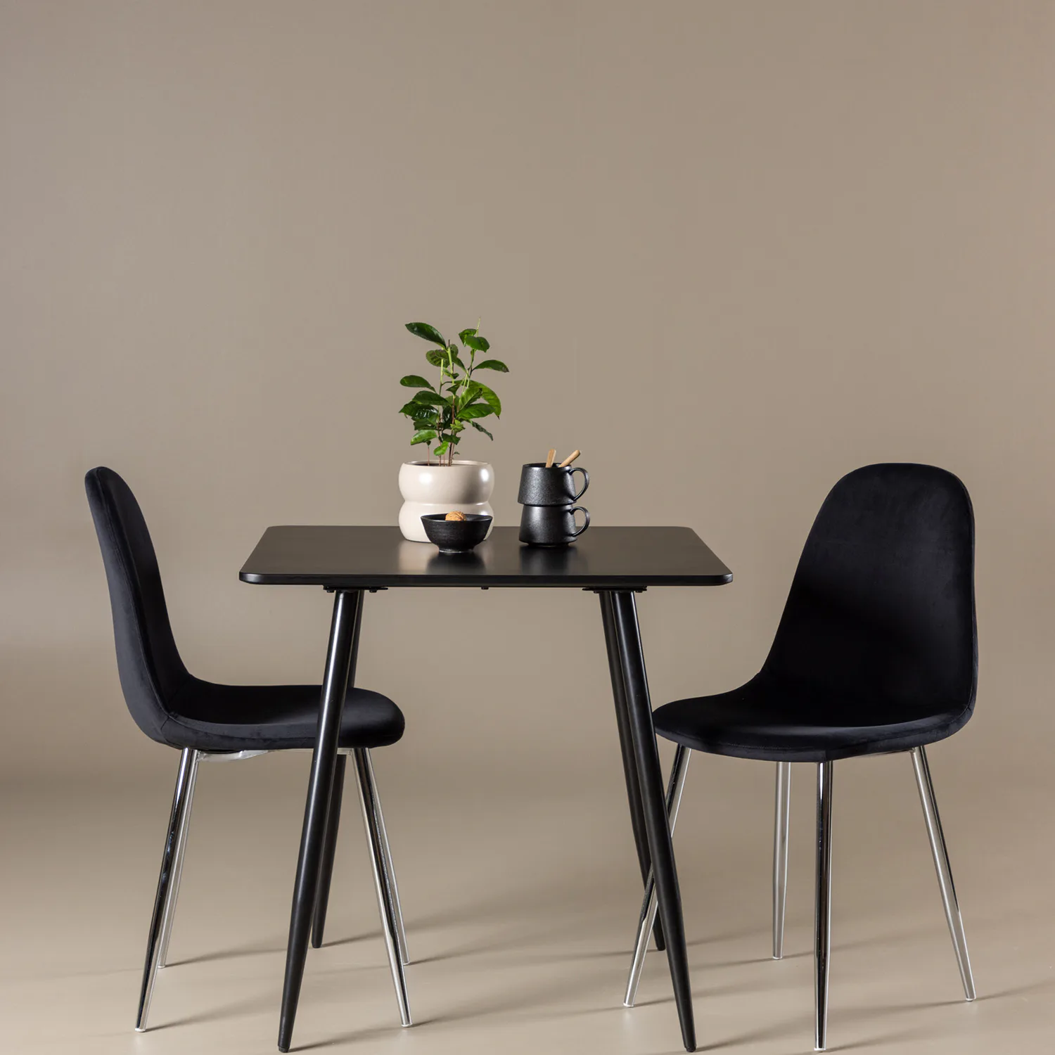 Matgrupp Venture Home Polar 75 med 2 st Polar Stolar Sammet