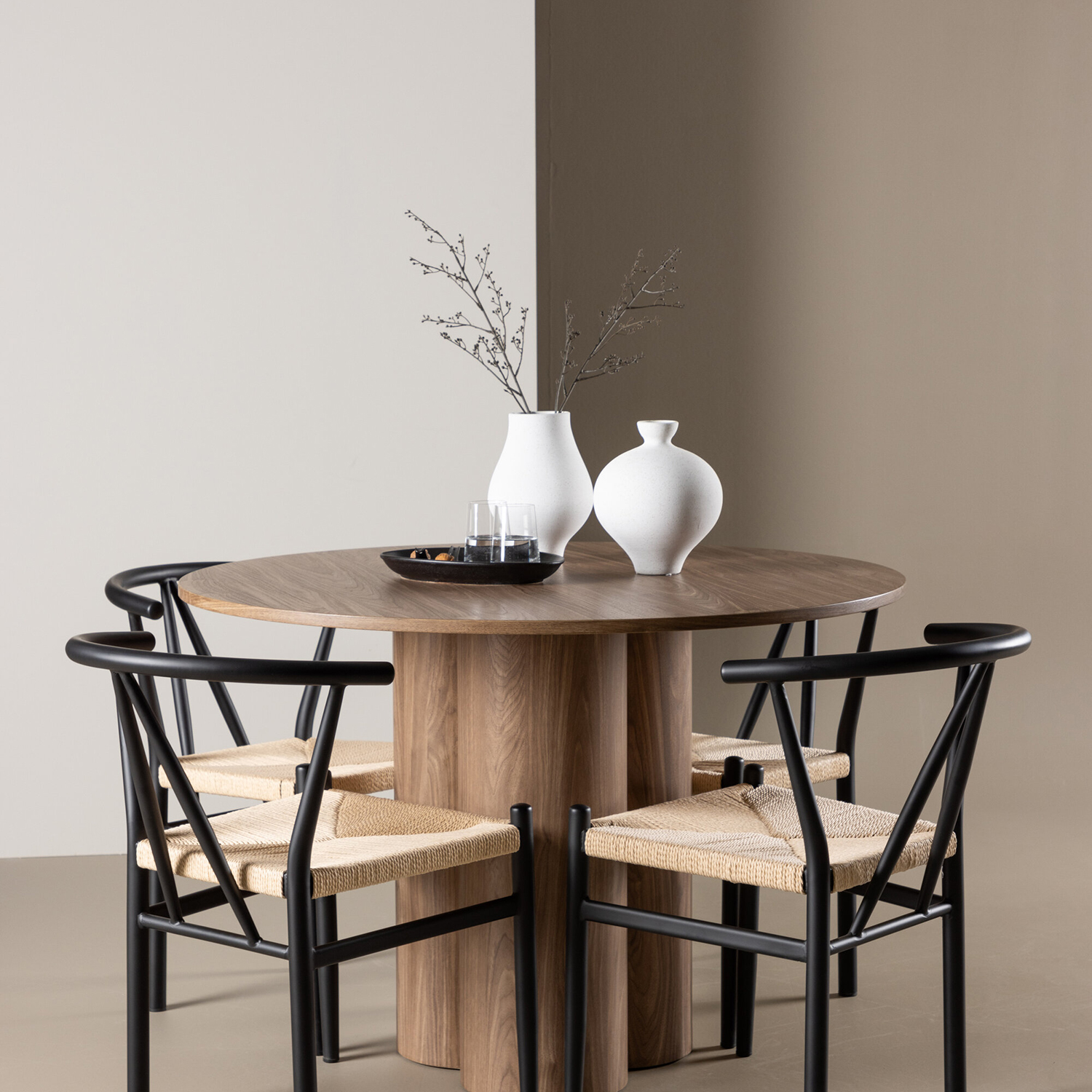 Matgrupp Venture Home Olivia Ø110 med 4 st Alfons Stolar