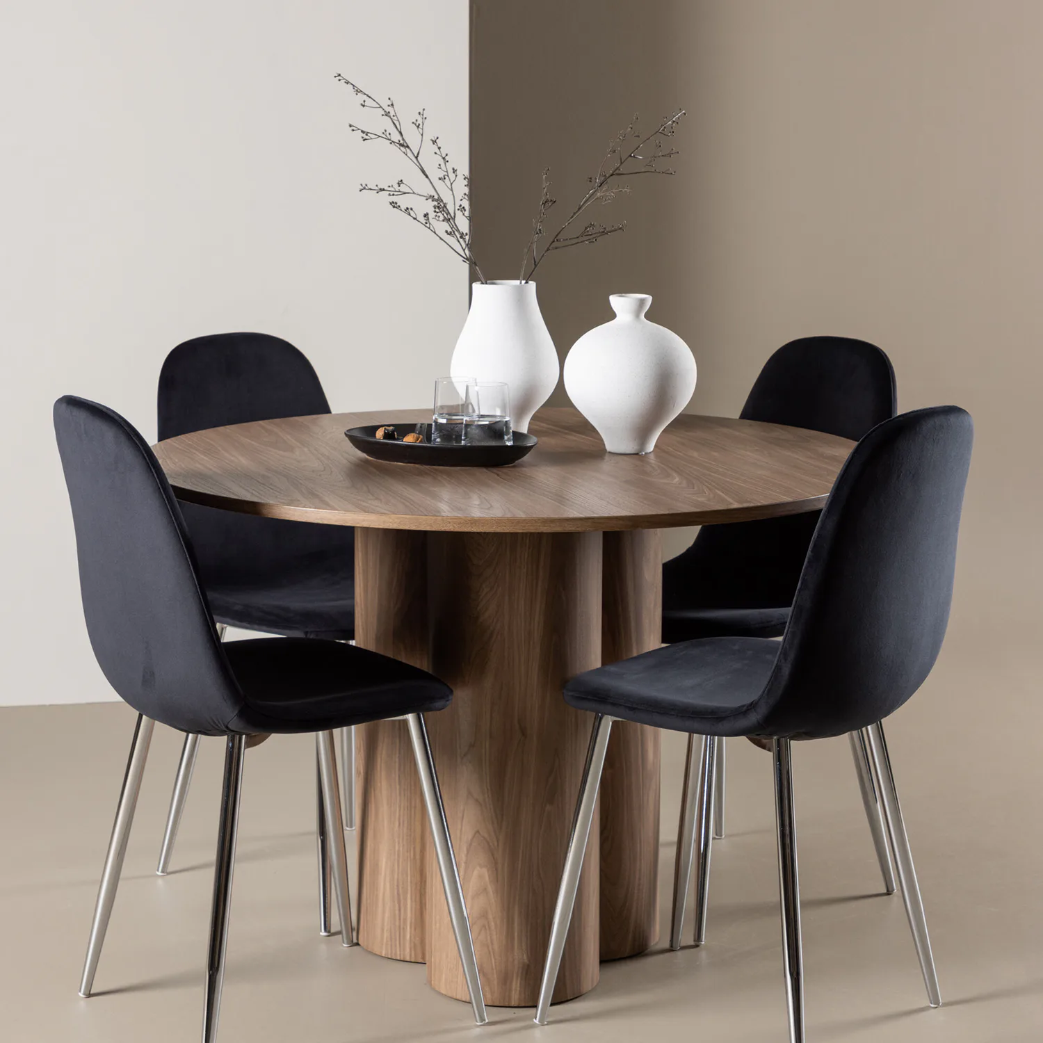 Matgrupp Venture Home Olivia Ø110 med 4 st Polar Stolar Sammet