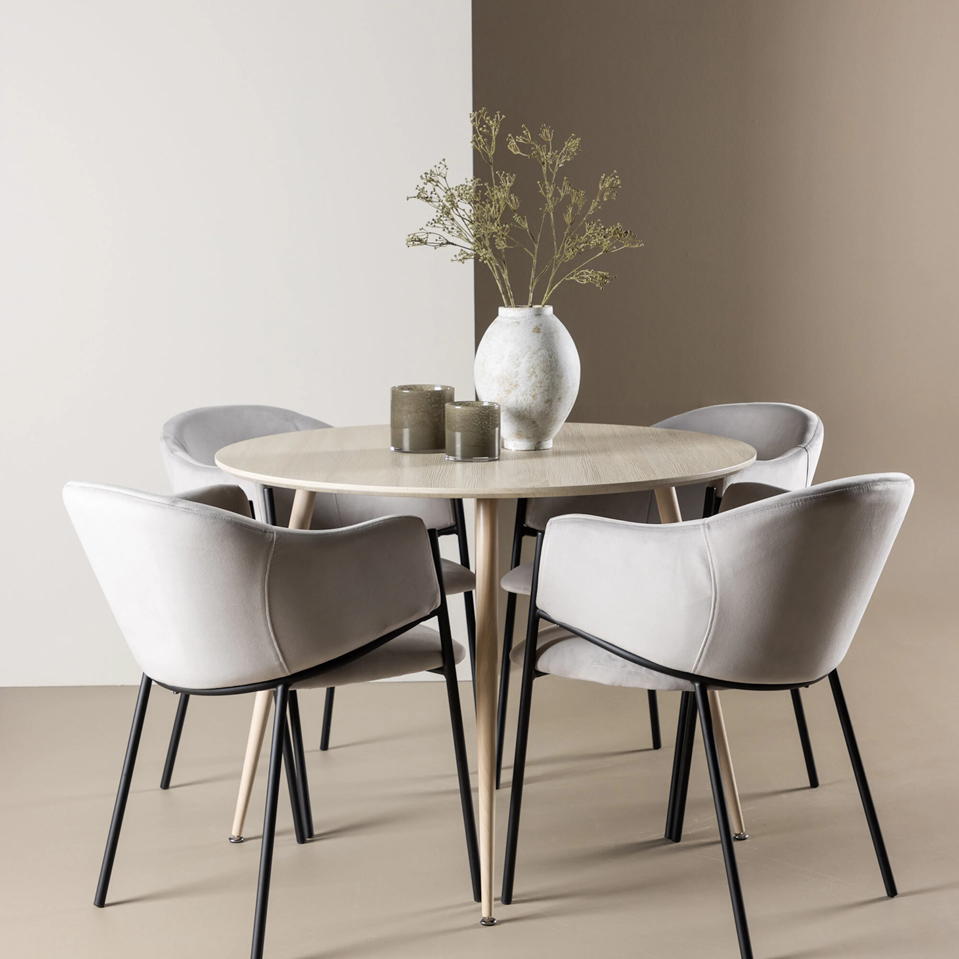 Matgrupp Venture Home Plaza Ø100 med 4 st Evelina Stolar