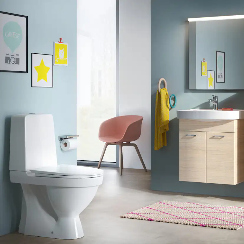 Toalettstol Laufen Kompas 825153 Rimless för Limning inkl Mjuksits