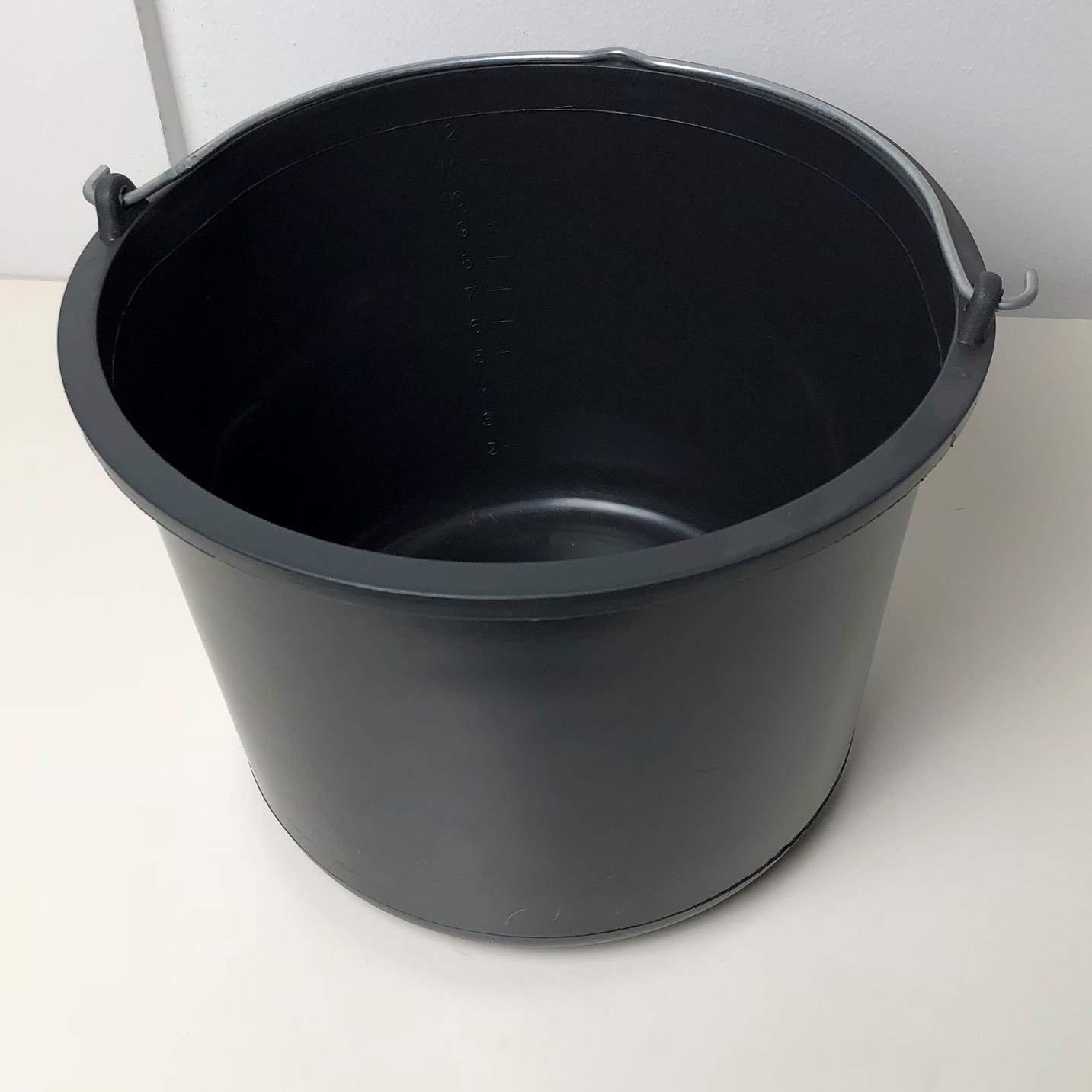 Hink 12L, svart med gradering