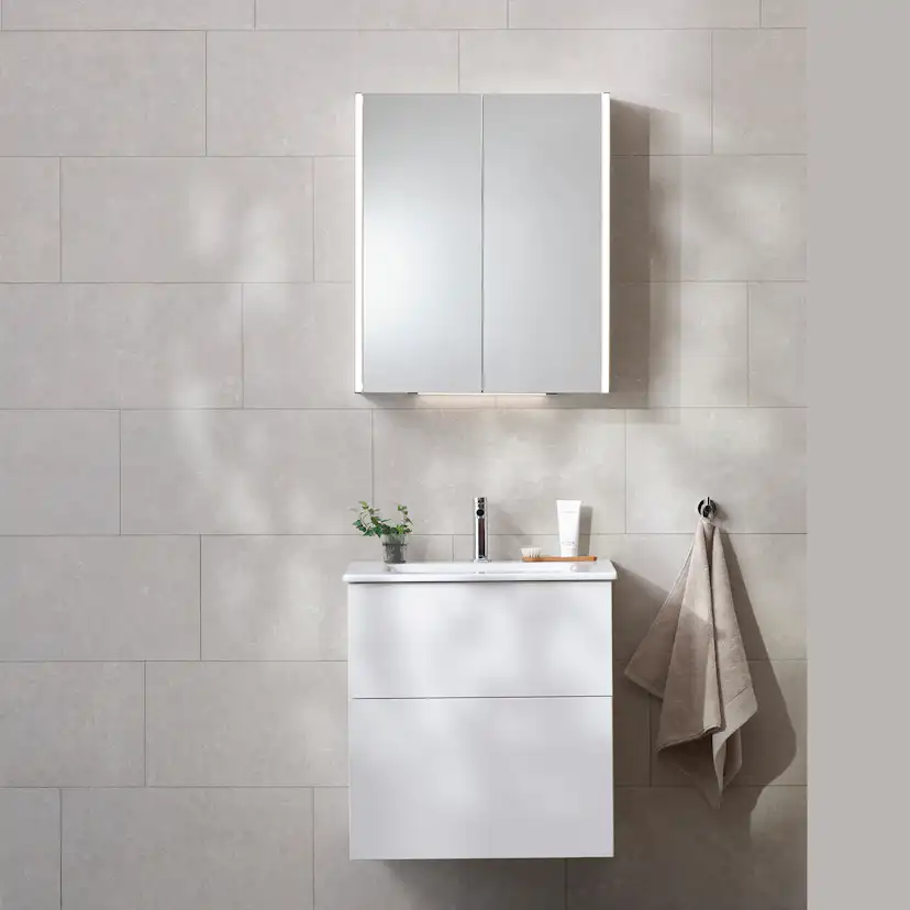 Möbelpaket Miller Badrum New York med Edge Tvättställ och Spegelskåp