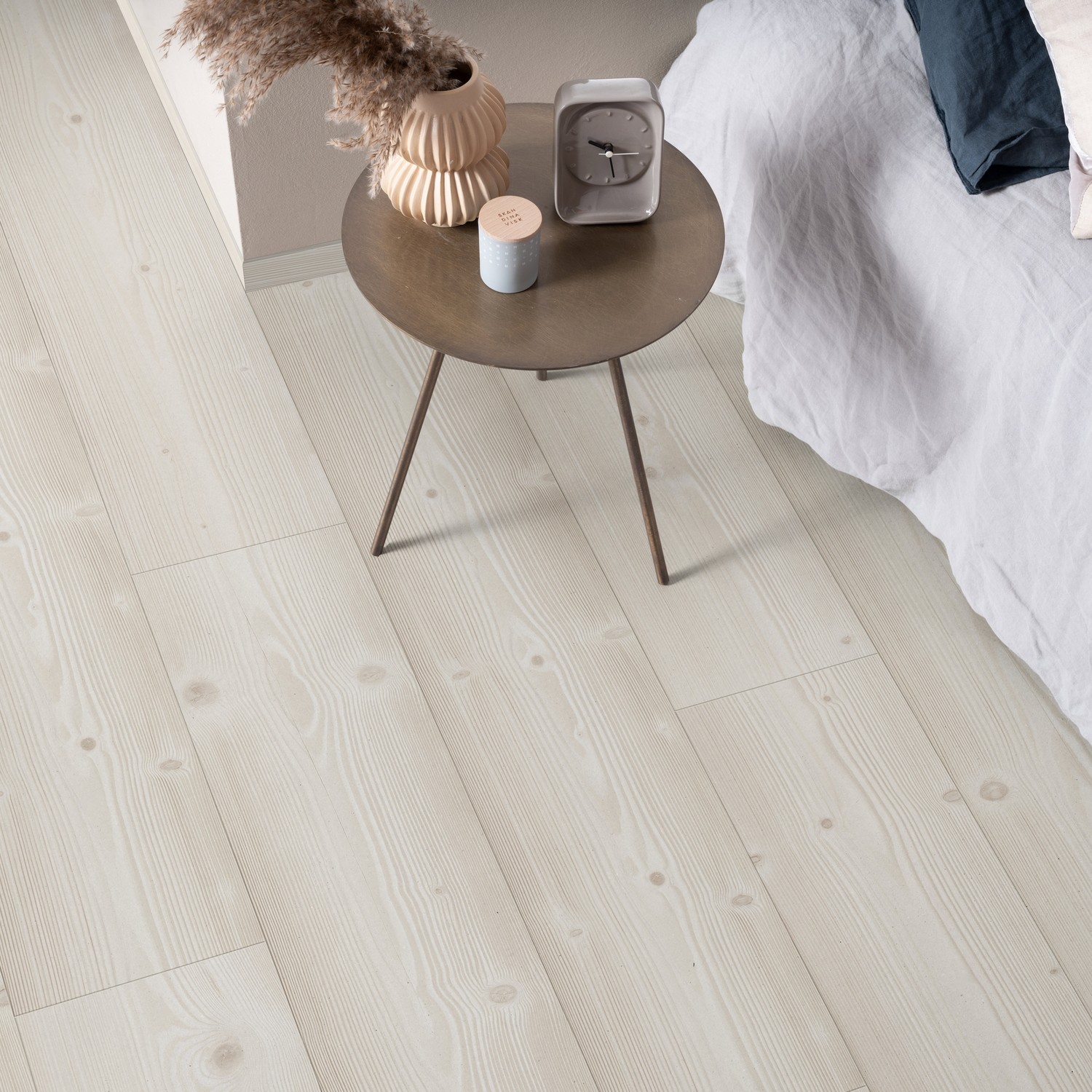 Laminatgolv Pergo Modern Plank 4V - Brushed White Pine