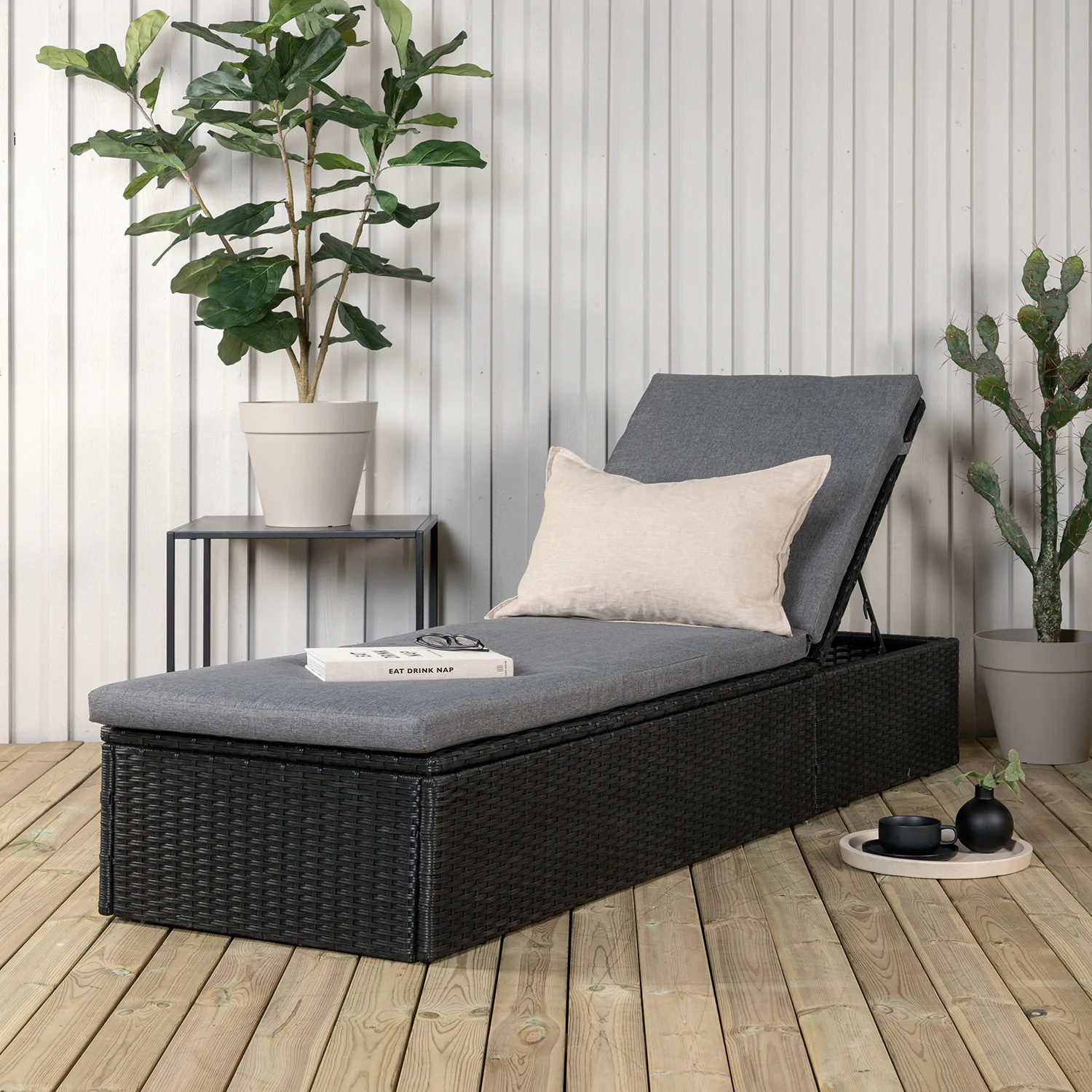 Solsäng Venture Home Quad Svart Konstrotting Utomhus