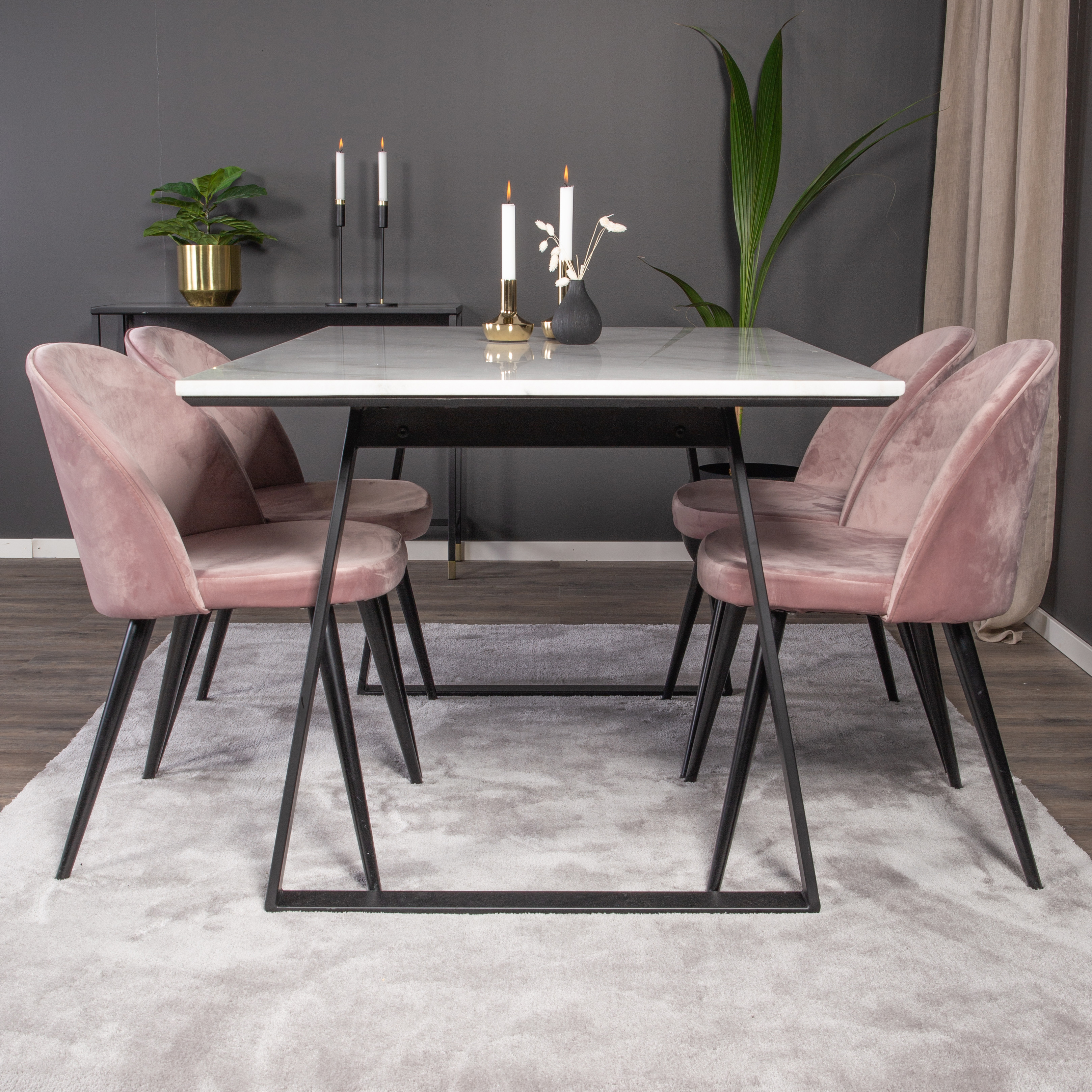 Matgrupp Venture Home Estelle 140 med 4 Valentina Stolar Sammet