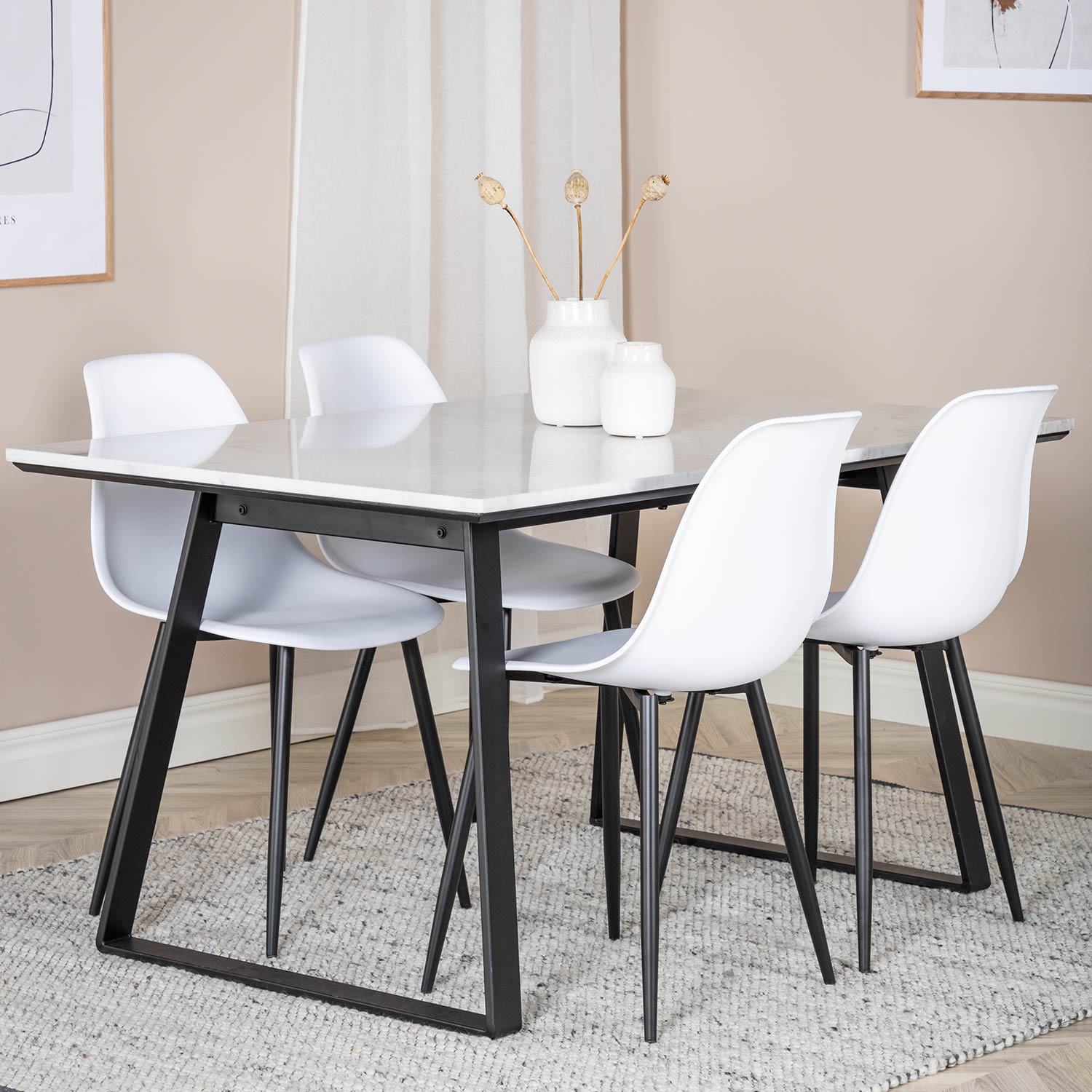 Matgrupp Venture Home Estelle 140 med 4 Pop Stolar