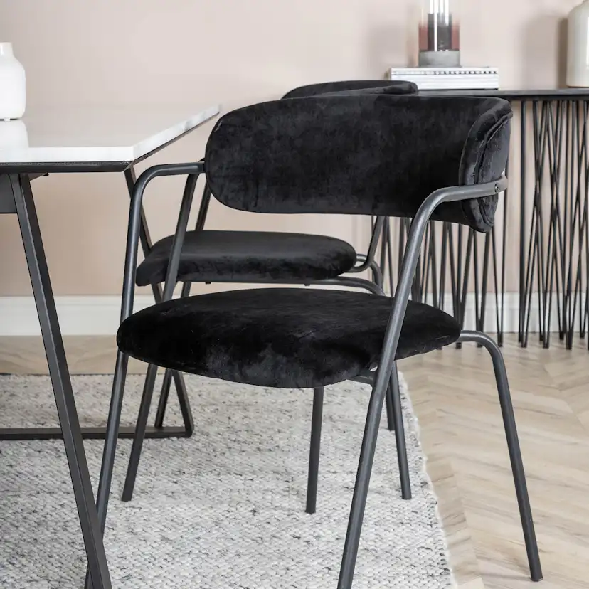 Matgrupp Venture Home Estelle 140 med 4 Aris Stolar