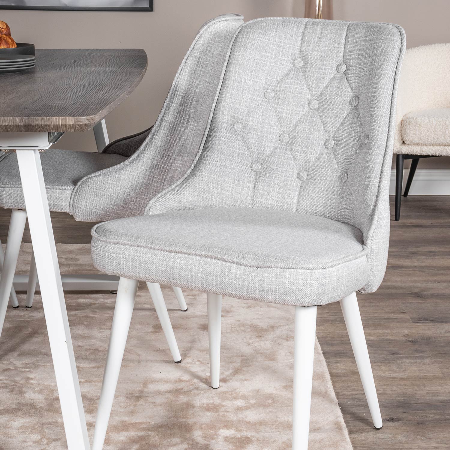 Matgrupp Venture Home Ina med 4 Vera Stolar Polyestertyg