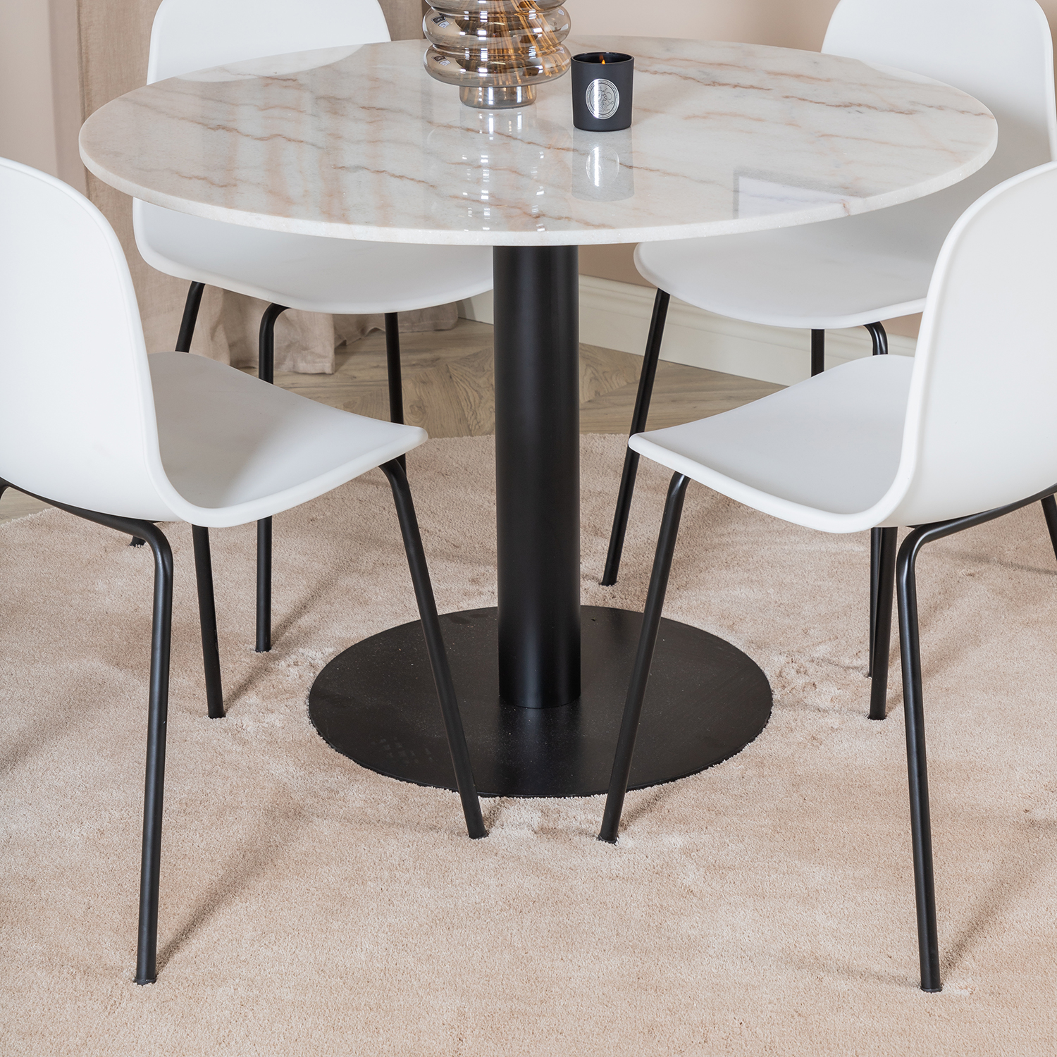 Matgrupp Venture Home Estelle med 4 Ardi Stolar