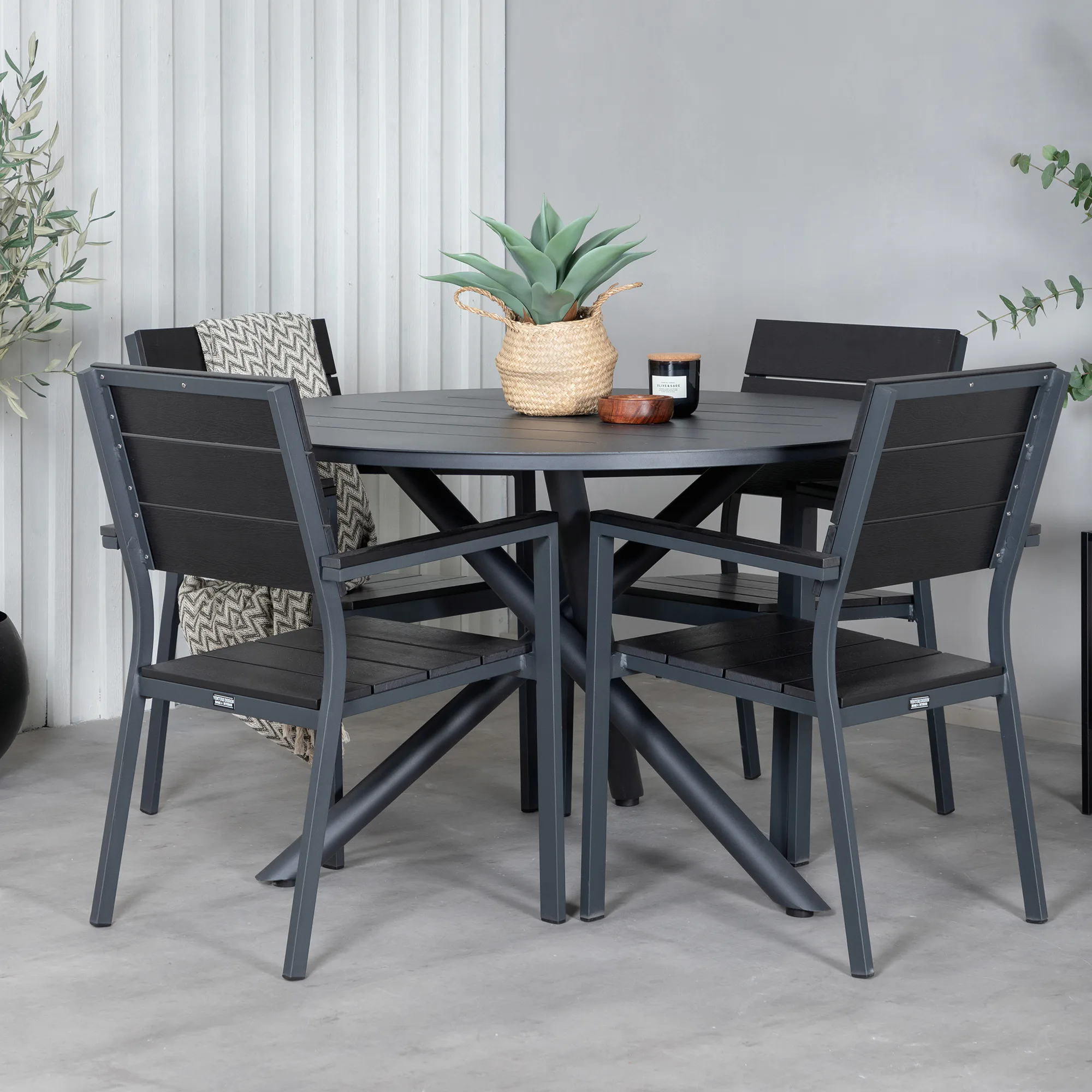 Matgrupp Venture Home Ande med 4 Livia Matstolar