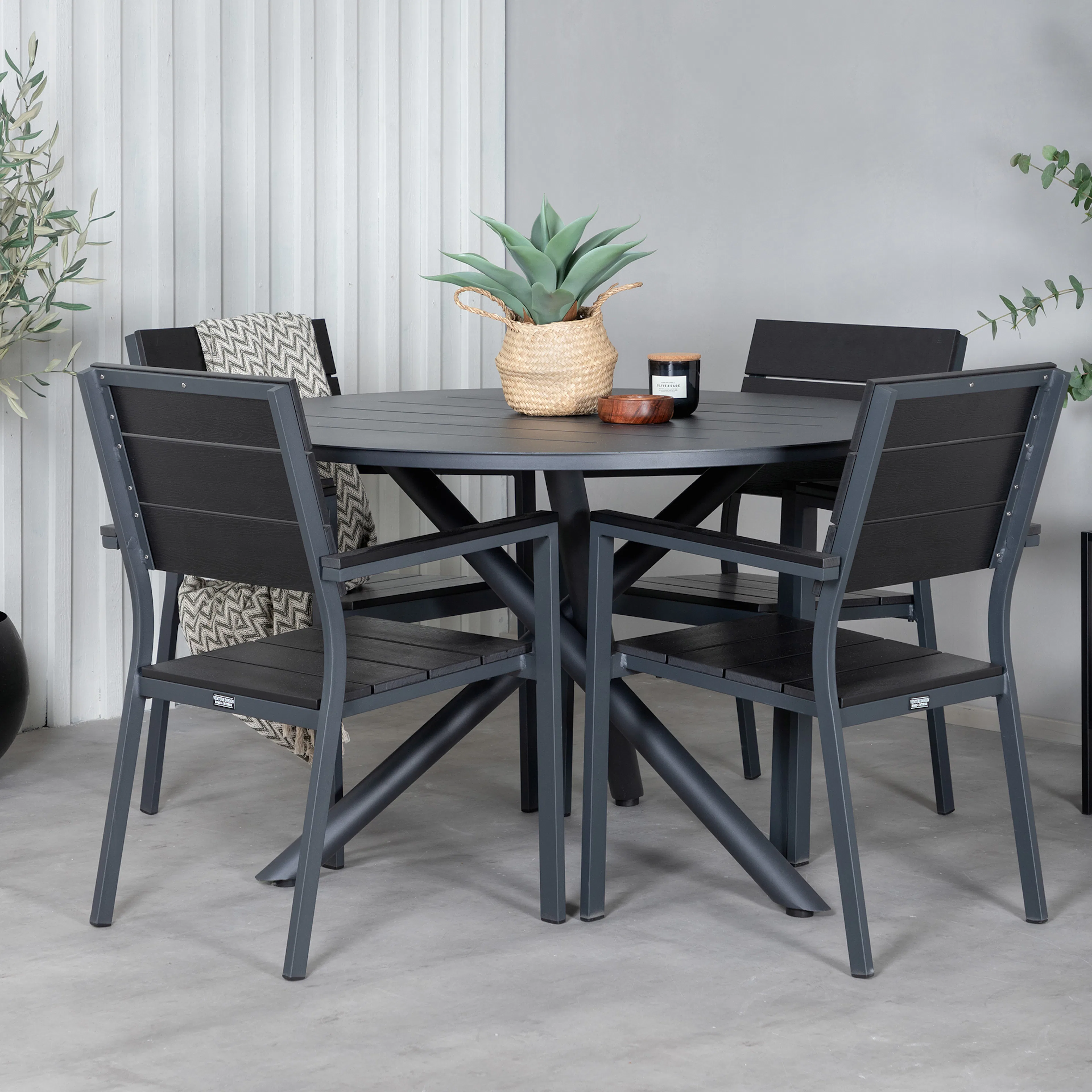 Matgrupp Venture Home Ande med 4 Livia Matstolar