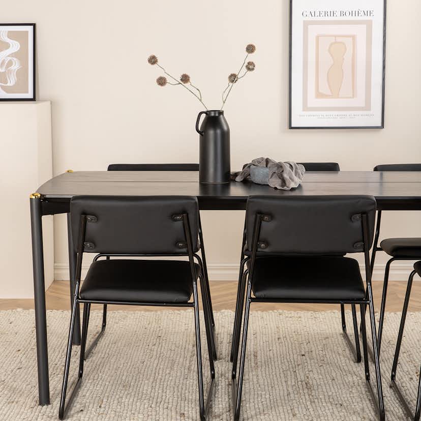 Matgrupp Venture Home Paris matbord och Kungshamn matstol