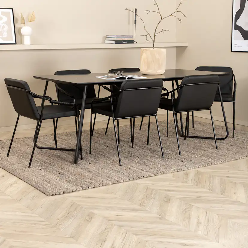 Matgrupp Venture Home Annika matbord och Tjärö matstol Svart