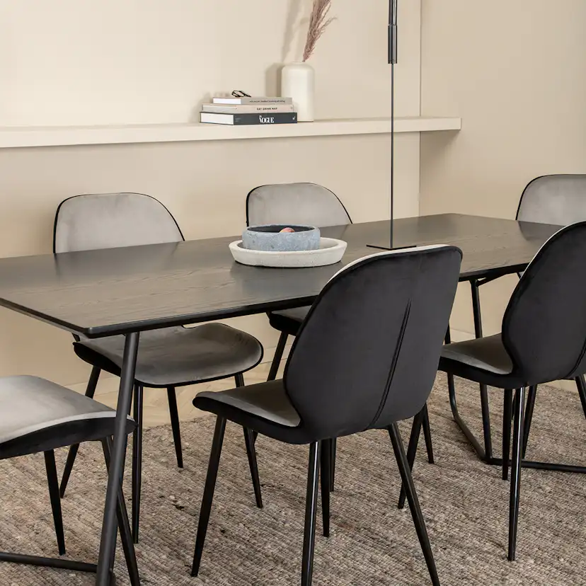 Matgrupp Venture Home Annika matbord och Elisa matstol