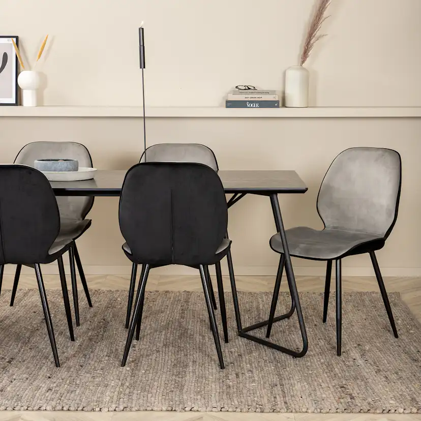 Matgrupp Venture Home Annika matbord och Elisa matstol