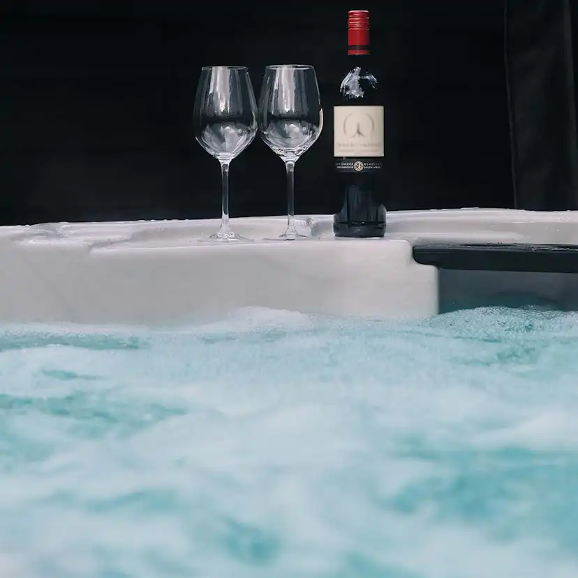 Utespa DenForm 52 White Sterling 28 Jets Spabad för 5 Personer