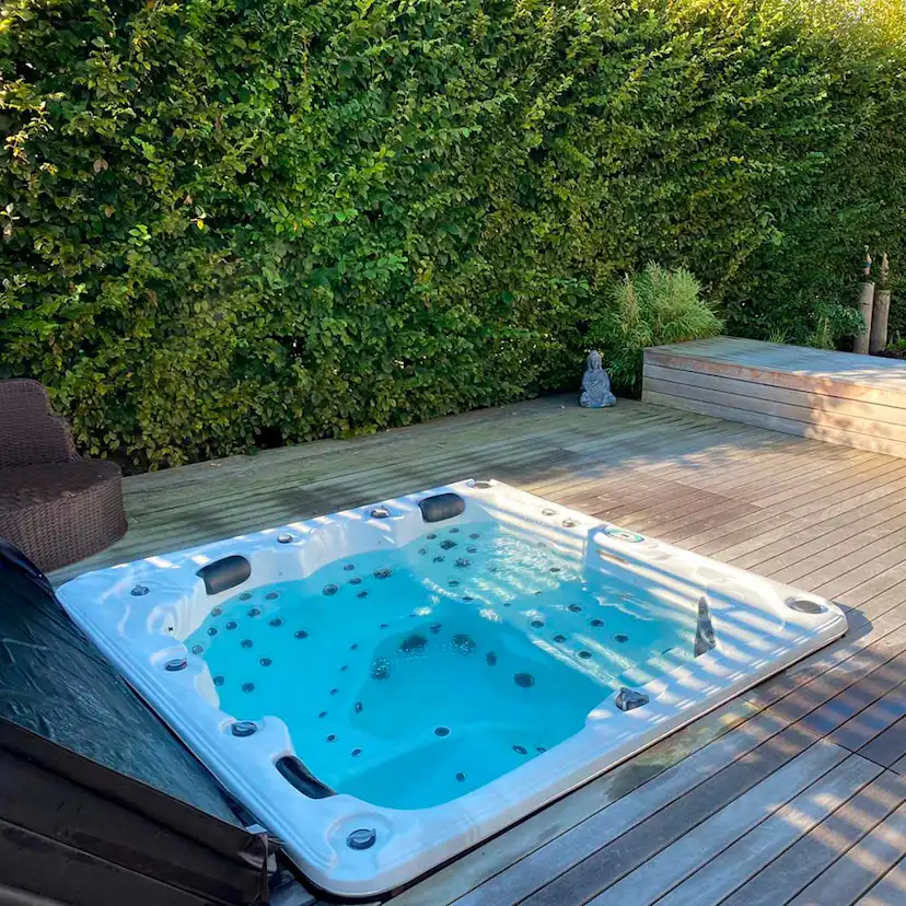 Utespa DenForm First Class 62 78 Jets Spabad för 6 Personer