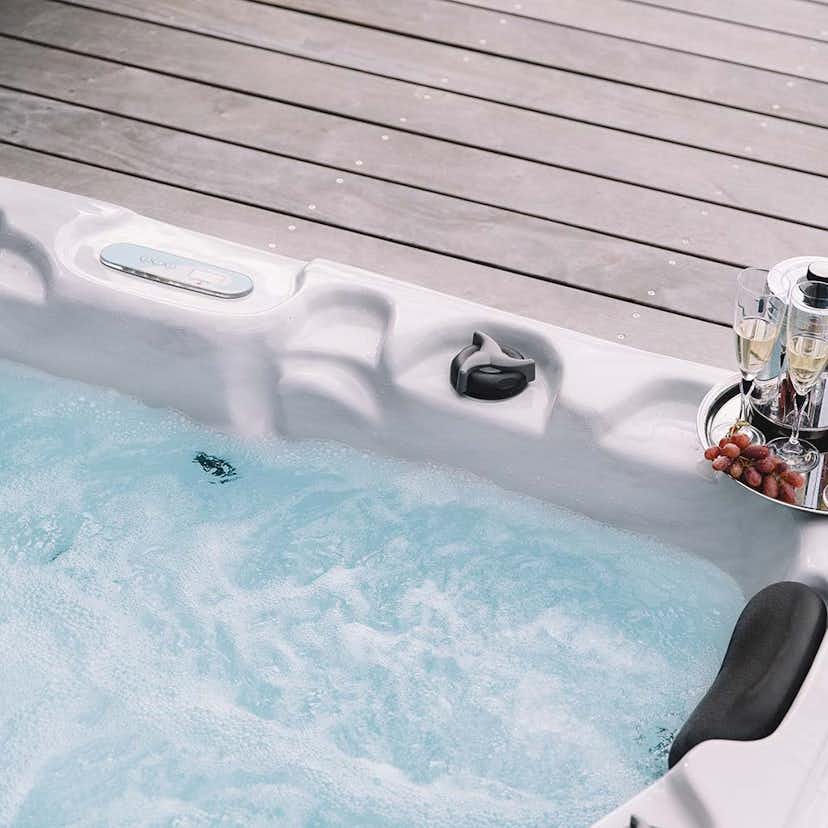 Utespa DenForm 20 16 Jets Spabad för 2 Personer