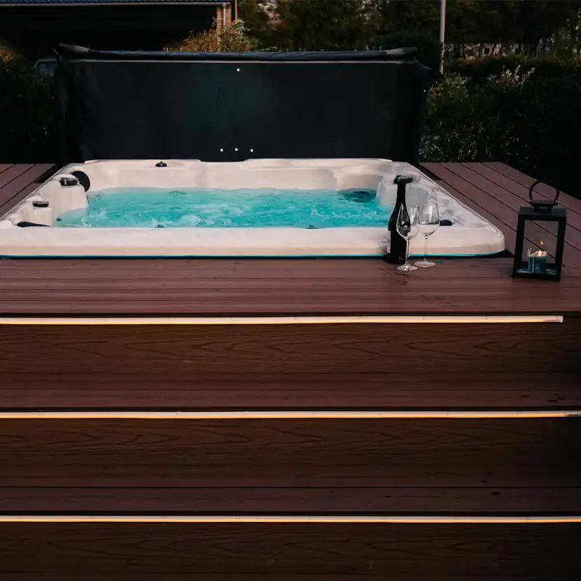 Utespa DenForm 61 Quartz White 49 Jets Spabad för 6 Personer