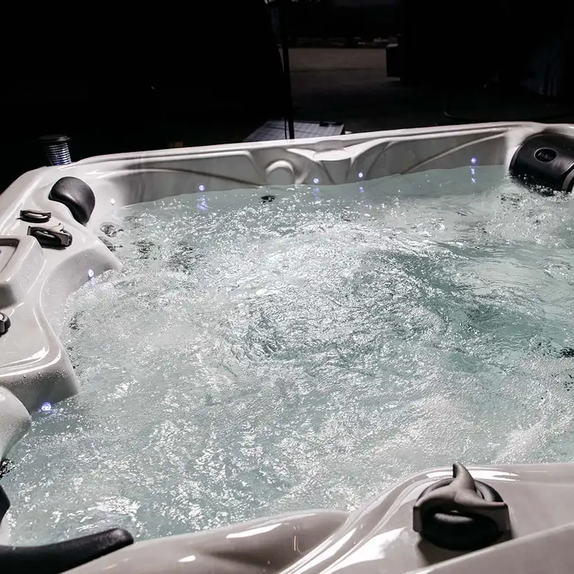 Utespa DenForm Spacious 75 Jets Spabad för 5 Personer