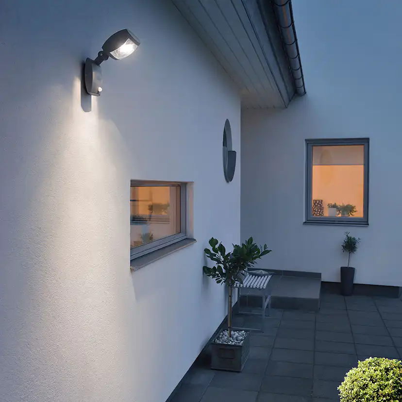 Vägglykta Gnosjö Konstsmide Latina High Power LED Rörelsevakt Mörkgrå